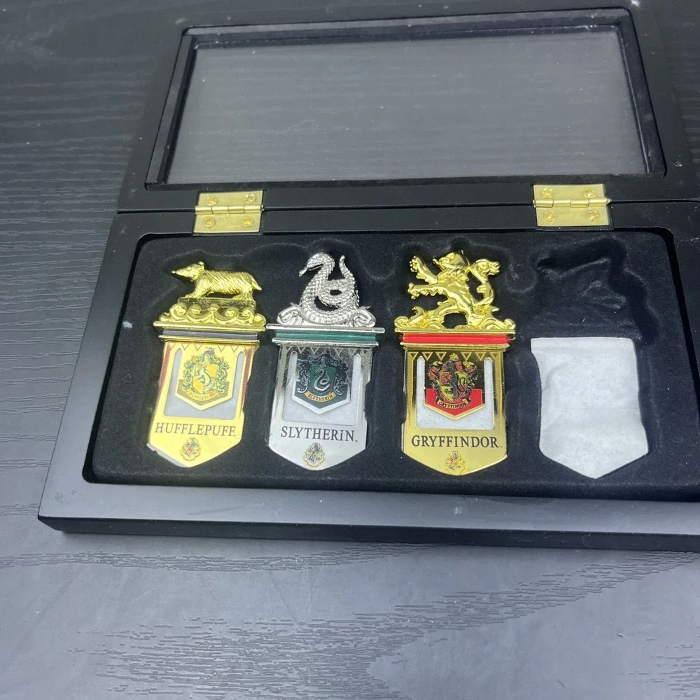 Harry Potter Hogwarts House Crest Bookmark Set Noble Collection Wood Display 3 P